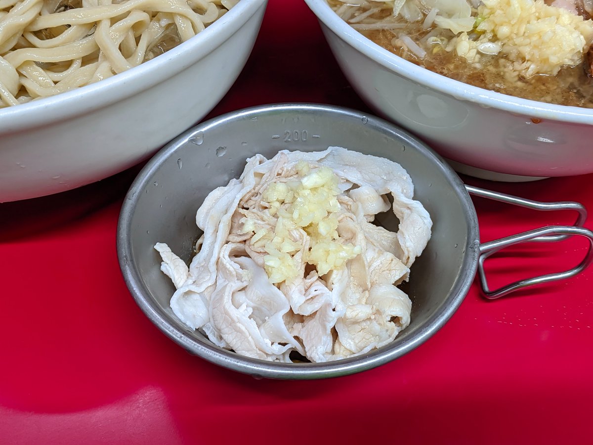 wacky_img's tweet photo. 藤沢二郎大つけ麺冷しゃぶにんにくぽん酢ニンニクスクナメアブラ https://t.co/aEfoblKXJO