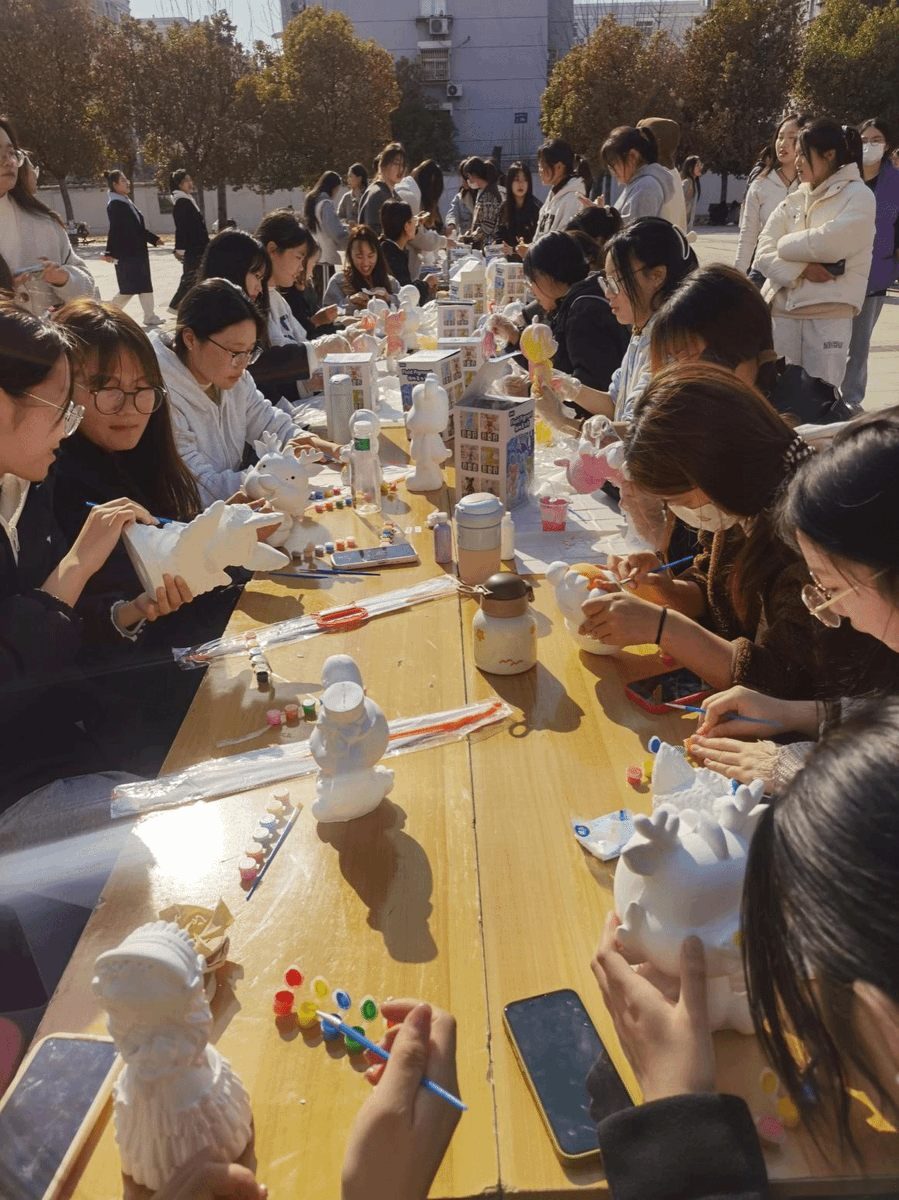 TynishaFrazgit's tweet photo. [ Our Art Club is hosting a 2-hour canvas painting workshop this Sat 2-4 PM! All supplies provided, just bring your creative vibe. DM to sign up—spots are limited!  #CampusEvents #ArtWorkshop]， https://t.co/rlgHFcv1xI