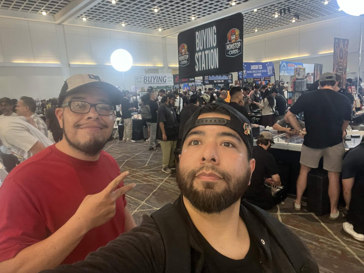Raysterr36's tweet photo. Front Row Card Show!
#cardshow #pokemonㅤㅤㅤ  #Pasadena #frontrowcardshow https://t.co/JVKQDqahBx