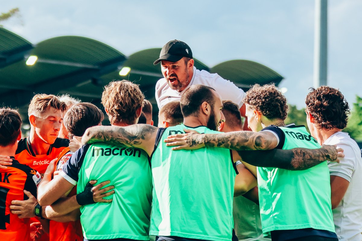 ChrobryGlogowSA's tweet photo. Miedź ⚔ Chrobry. Zobacz kolejne derby na zdjęciach: https://t.co/ug3YX15Zoe 📸 https://t.co/HnFdHifcSW