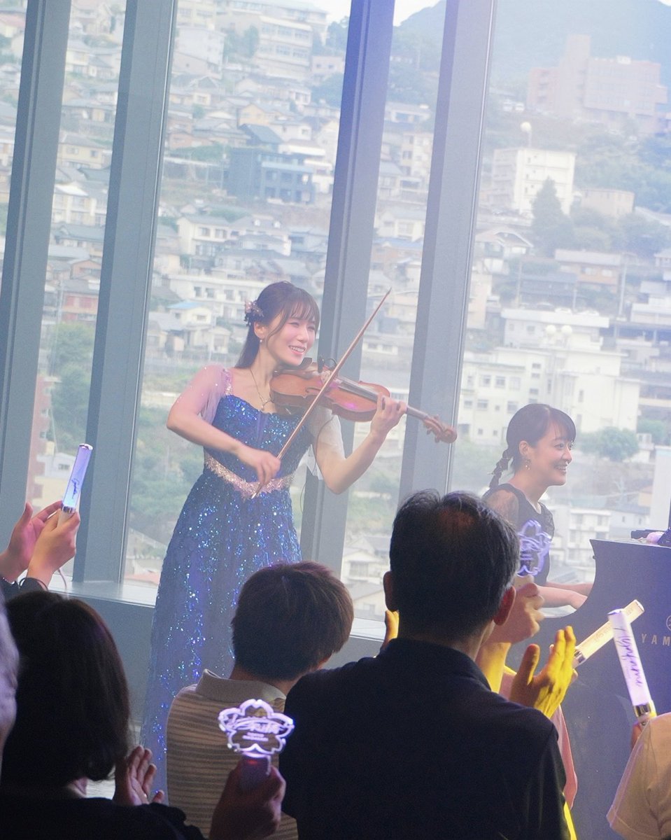 devilsayako's tweet photo. 熊本へのエールの気持ちを込めて、アンコールは「負けないで」。
そして初スタジアムシティTHE CLUB公演で、長崎V・ファーレンの応援歌「V-ROAD」を💙

高速早着替えして、3階のフロアのお客様からスタートし2階1階走りました😆 
満員御礼、心から感謝です🙏

山の斜面に家々が連なる長崎の美しい街並み..！

コンサートを一緒に作り上げてくださった全ての皆さまありがとうございました！
