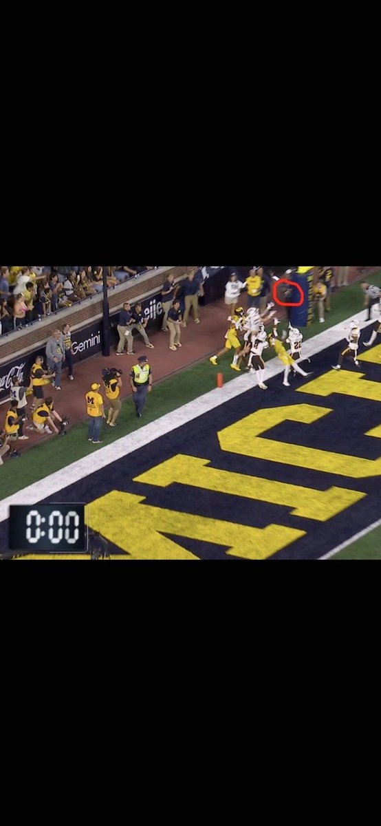 MacAttack3610's tweet photo. @DilberZackery @ejmaroun This clock is not the TV clock it is the stadium clock. It's not a graphic it's a still camera focused on the stadium clock. This is the same way they review replays in about every other style of football except apparently at Michigan https://t.co/2aGLaEP2HF