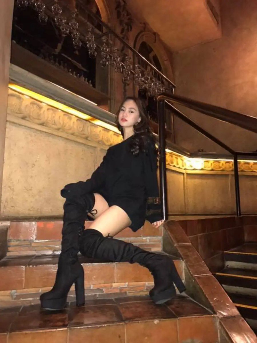 chanypsr's tweet photo. Just found this old pic of Ashtine and I swear I’m seeing it for the first time ohhh, she was already such a baddie even in her teenage years! 😭🔥 https://t.co/eVlXLx9gUr
