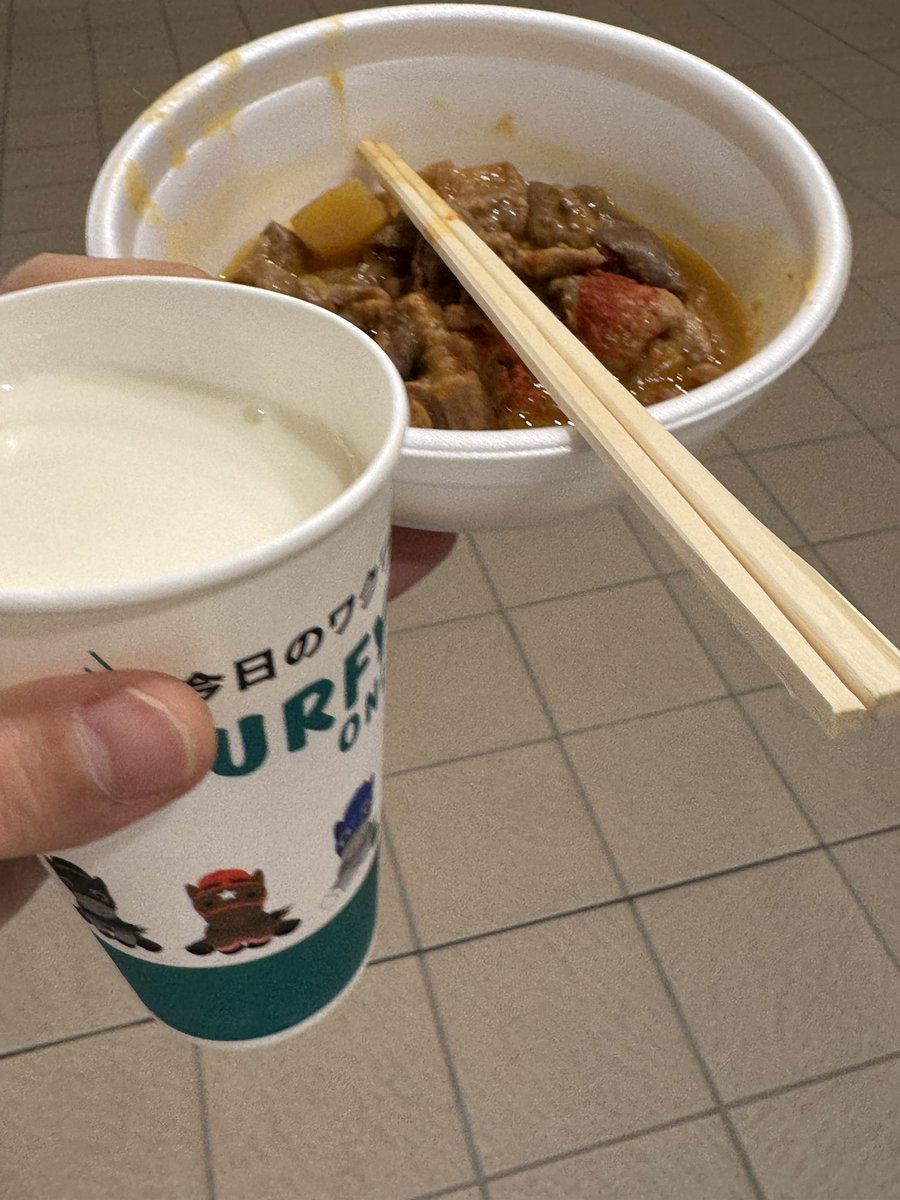 mocchiri8's tweet photo. ママ個チャで食う名代牛めしはうめえ
(ホルモン煮込みしかなかったしtwo daysにしかなかったが)
#札幌競馬場 https://t.co/cK2Ay0UNzk