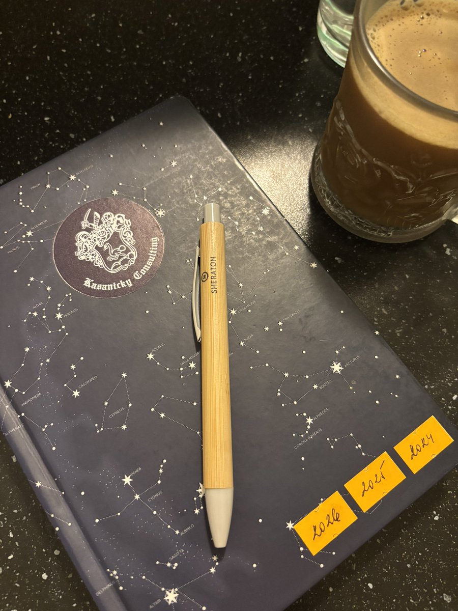 nagyselmecz's tweet photo. 4.15h | coffee | pure water | early morning | úspešný pondelok sa plánuje už v nedeľu ráno 📘🖌️☕️📈🇸🇰⏰ https://t.co/kRkausmDqS