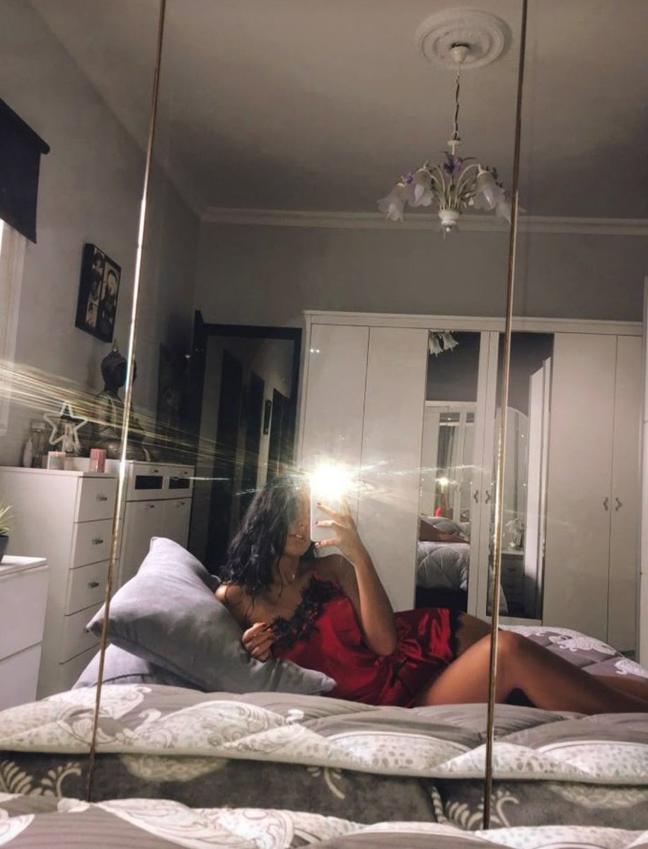 GoddessRedV23's tweet photo. Living a soft life #paypigs #findom https://t.co/Y6yQu60UL9