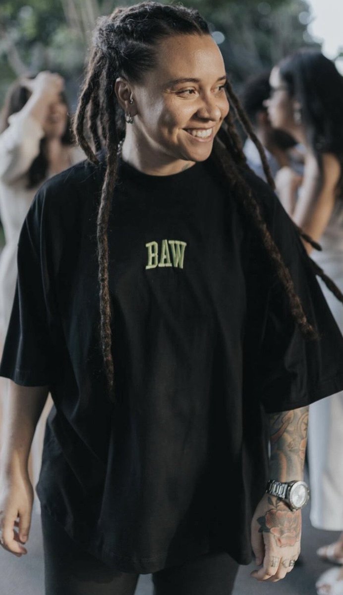 conflictucast's tweet photo. A igreja que expulsou Priscila Coelho é a mesma que ainda estende um tapete vermelho para Daniel Vorcaro e sua teia de corrupção. 

O discurso anti-gay é sustentado por pessoas nojentas assim. (1/7) https://t.co/JzatM4Fwu6