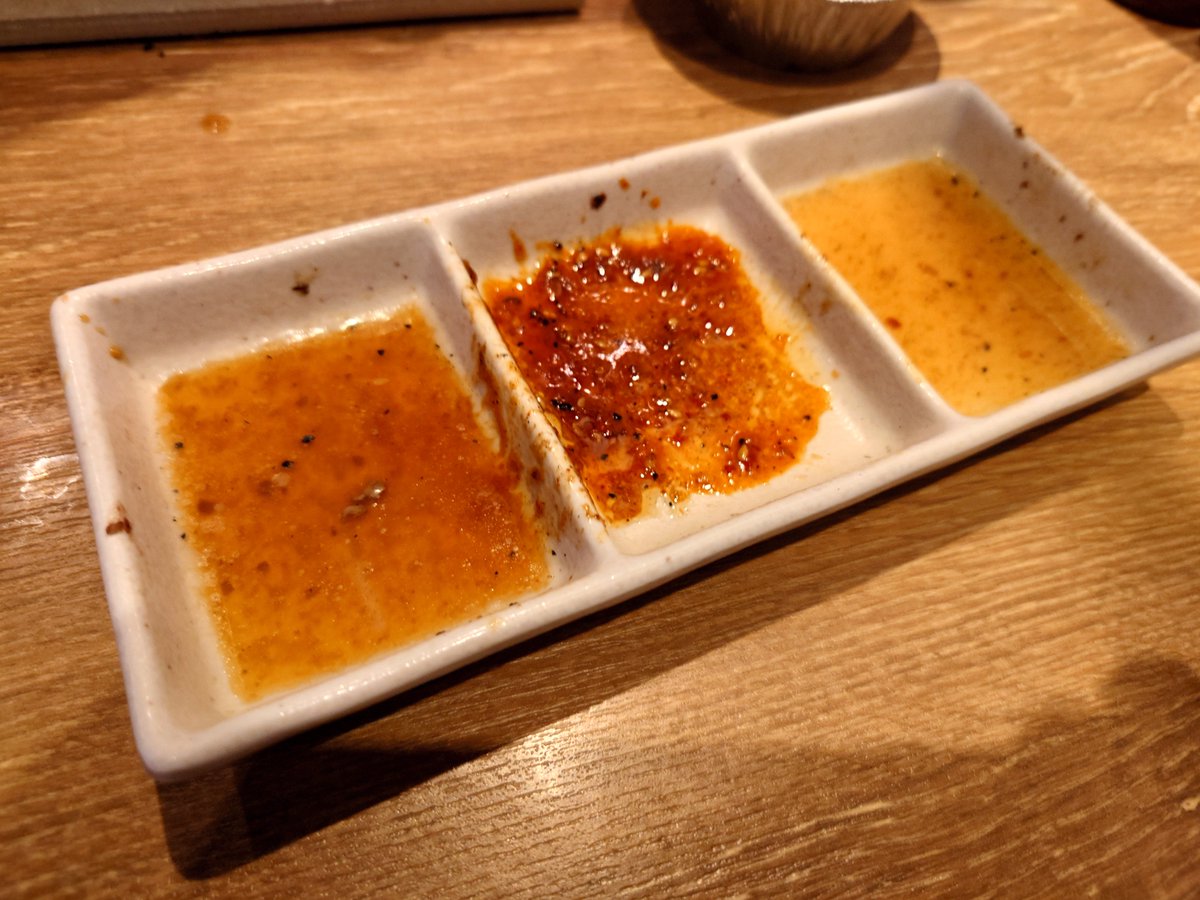tebukuro_tabi's tweet photo. これは昨日の夕飯の焼肉を食べた跡です https://t.co/EV3AAITs92