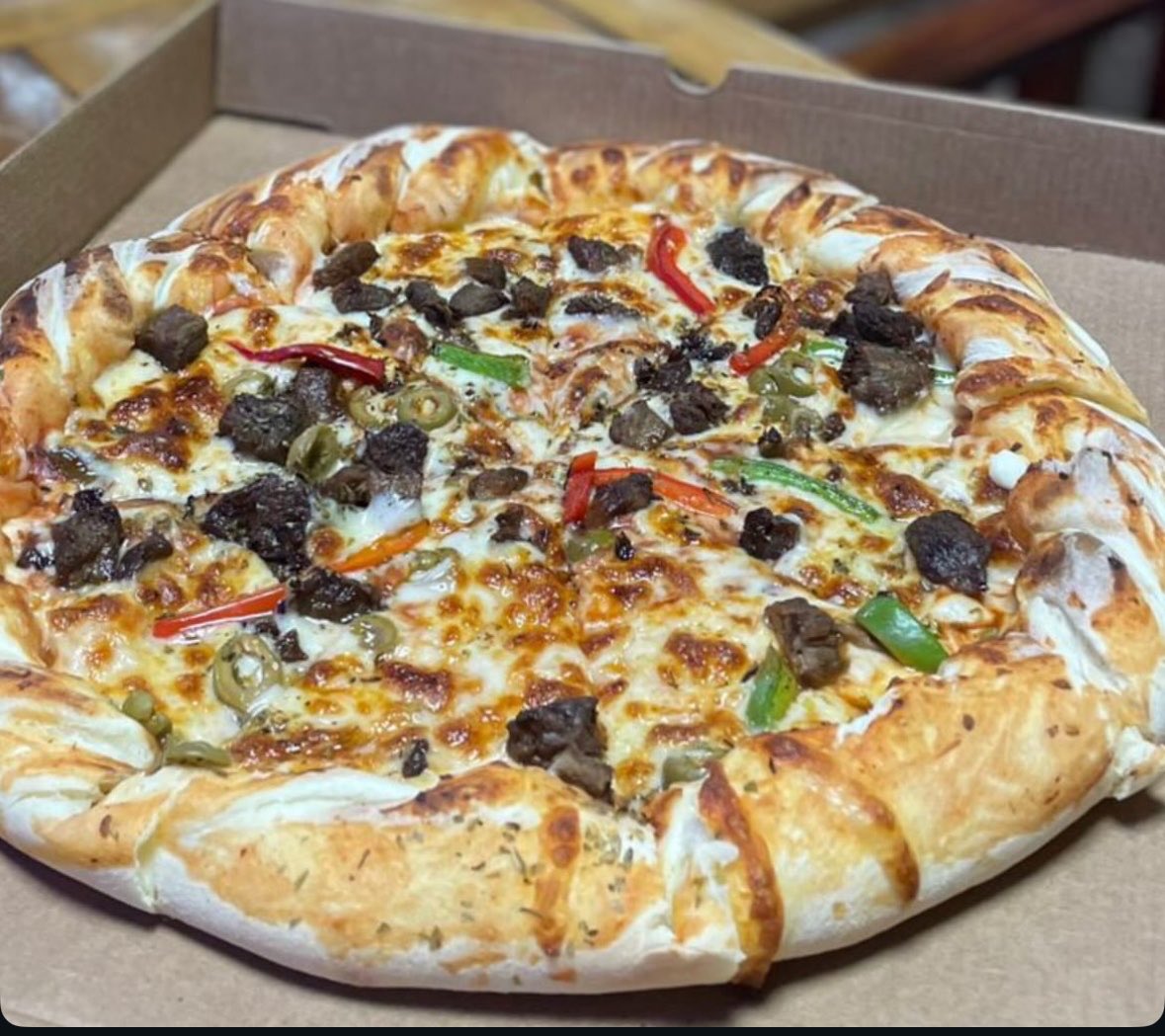 bnnuywings's tweet photo. gonna omad this pizza someday it was so good ૮₍ ˃ ⤙ ˂ ₎ა https://t.co/yOVposIuJt