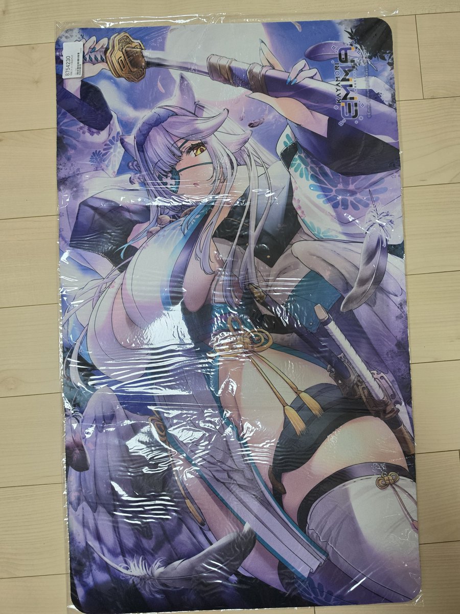 dlsnzkal's tweet photo. 今回のサマーセールでラバーマット買わせていただきました！
グッズは使わず保管するタイプですが、ちょうど新しいマウスパッドが欲しかったんでもう1個追加購入！使わせていただきます！

#シュエっとね https://t.co/2jHfUl53rm