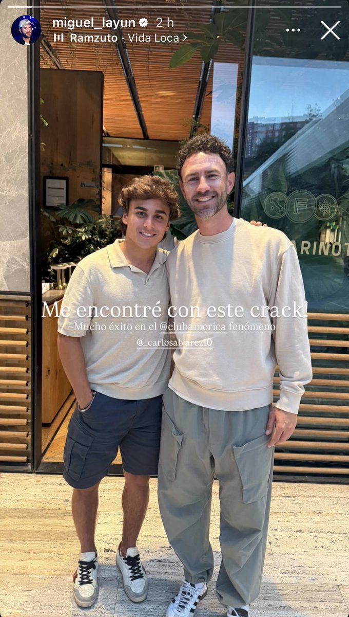 ElJefeAguila's tweet photo. Miguel Layún con Carlos Álvarez.

Estoy seguro de que ya le dio una buena introducción de lo que es el @ClubAmerica.🦅👀 https://t.co/J9V4MuxEfz