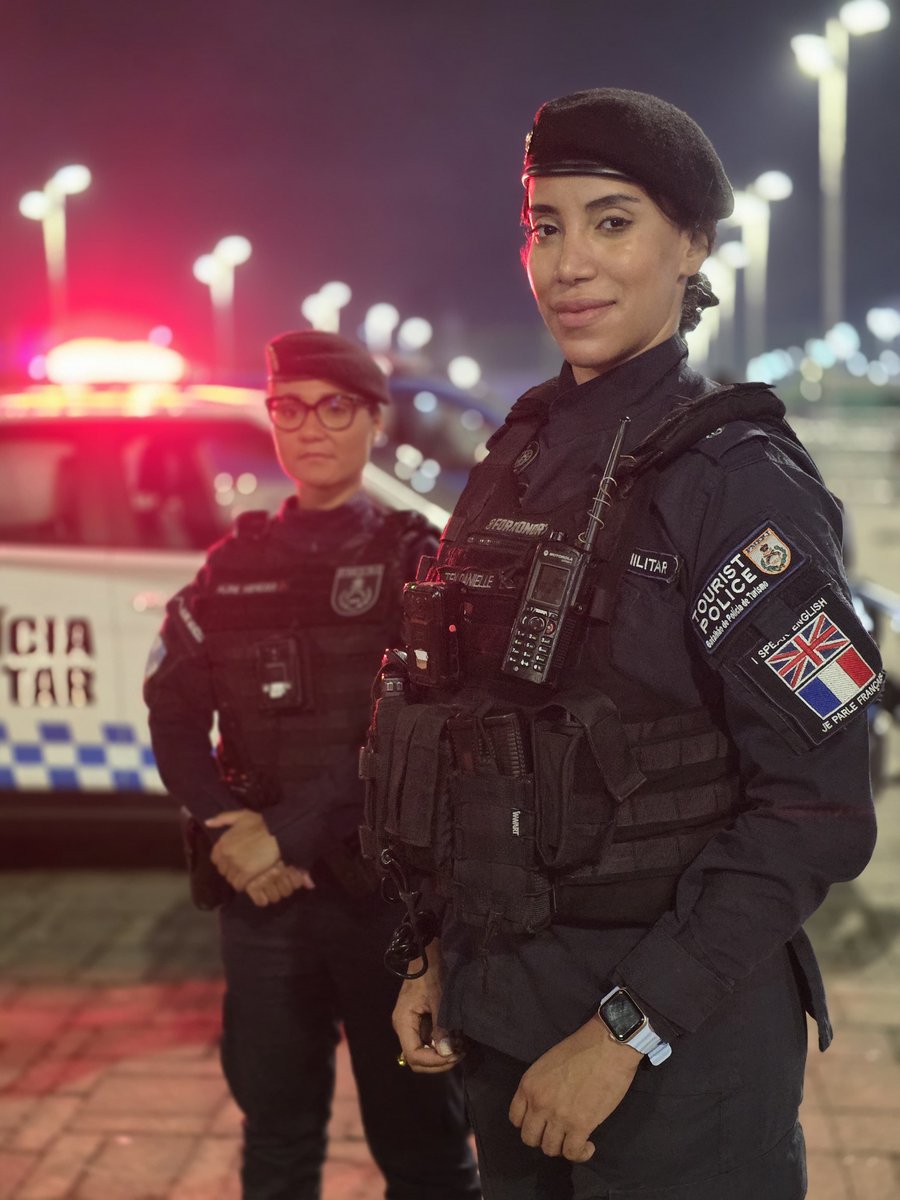 PMERJ's tweet photo. 🎸🌎 TURISMO E SEGURANÇA NO ROCK IN RIO
👮♂️ O #BPTur está presente no #RockInRio, reforçando a segurança e oferecendo apoio e orientação aos turistas que participam do evento.
🗺️🤝 Acolhimento, segurança e hospitalidade para quem visita o Rio de Janeiro.
🇧🇷 PMERJ https://t.co/LKcoBY9gqf