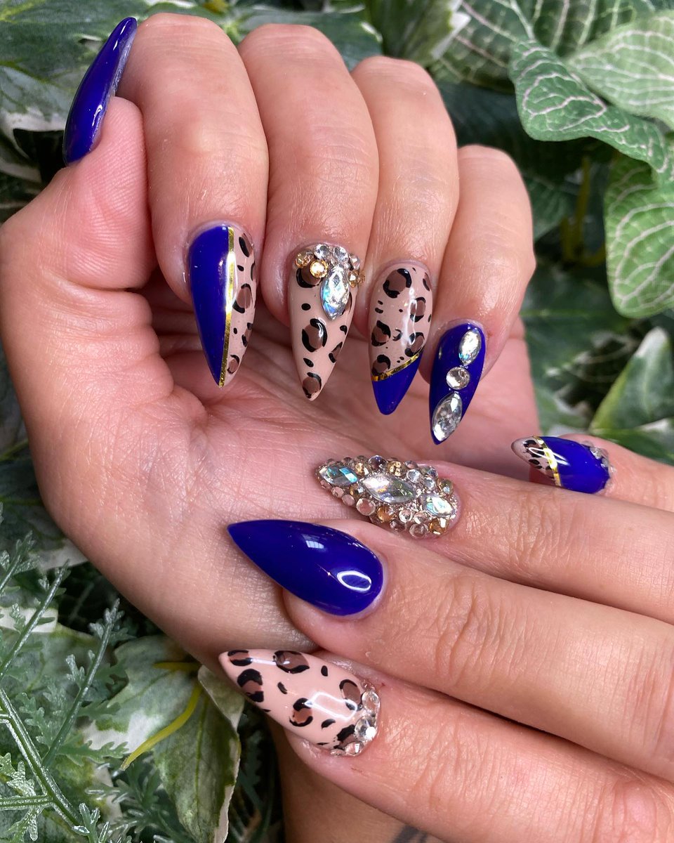 MarcusBonus0lc's tweet photo. How amazing are these nails? https://t.co/Y8lCFOxyYk