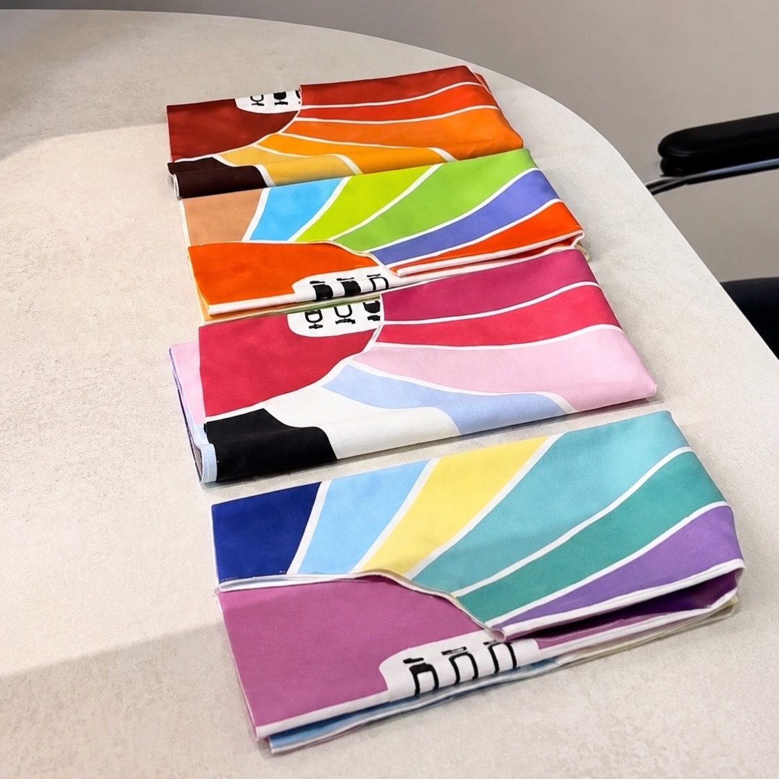 ahsenilayda2's tweet photo. COLOR ANALYSIS

Discover your perfect seasonal palette to complement your skin tone and elevate your next hair transformation. Are you warm or cool? https://t.co/IchBJidBj8