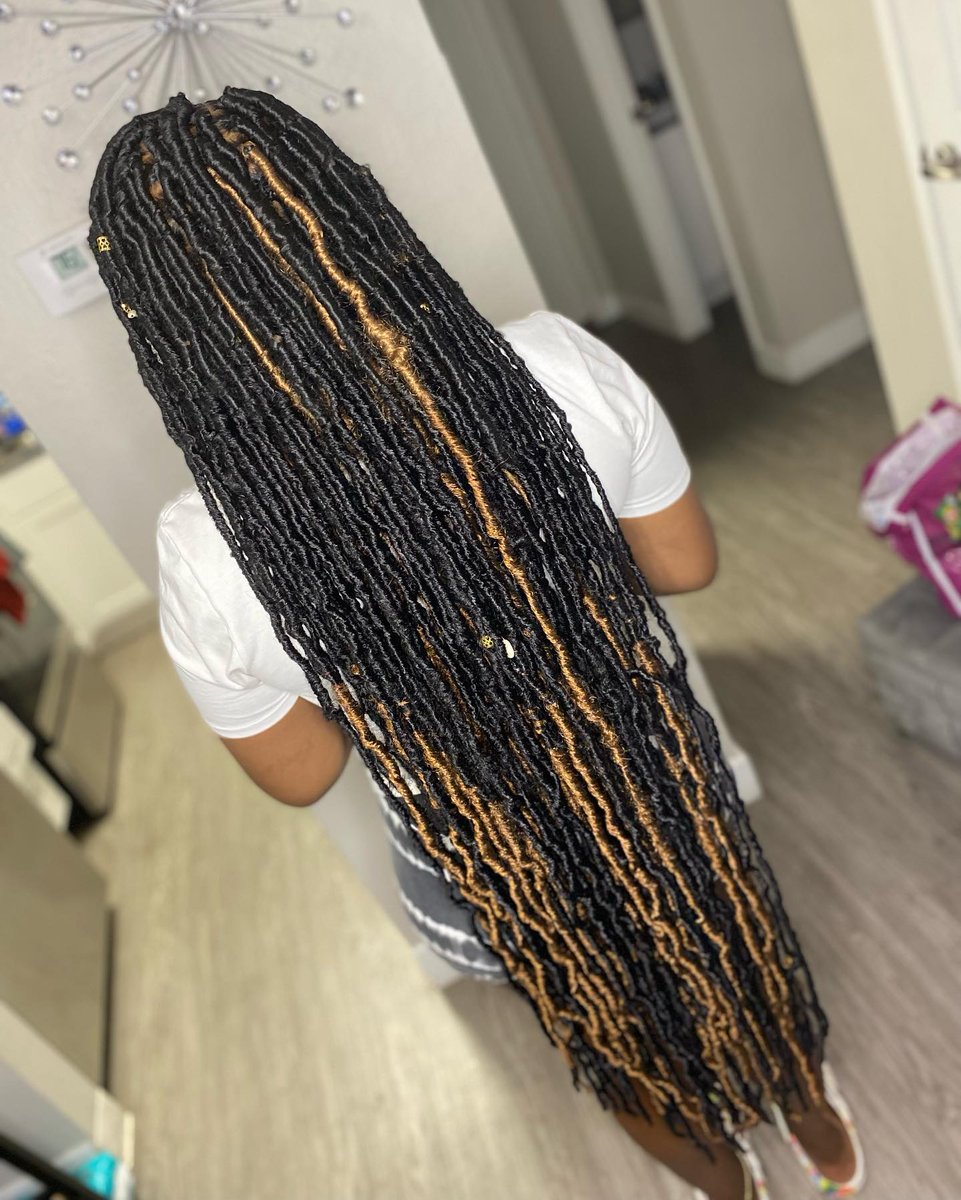 LesRodeferoqk's tweet photo. Soft Locs on one of my faves, @est85nique. These aren’t available to book yet, but I had to get my loyal client right for her birthday. Have an amazing weekend, love! https://t.co/hLl84MlDE7