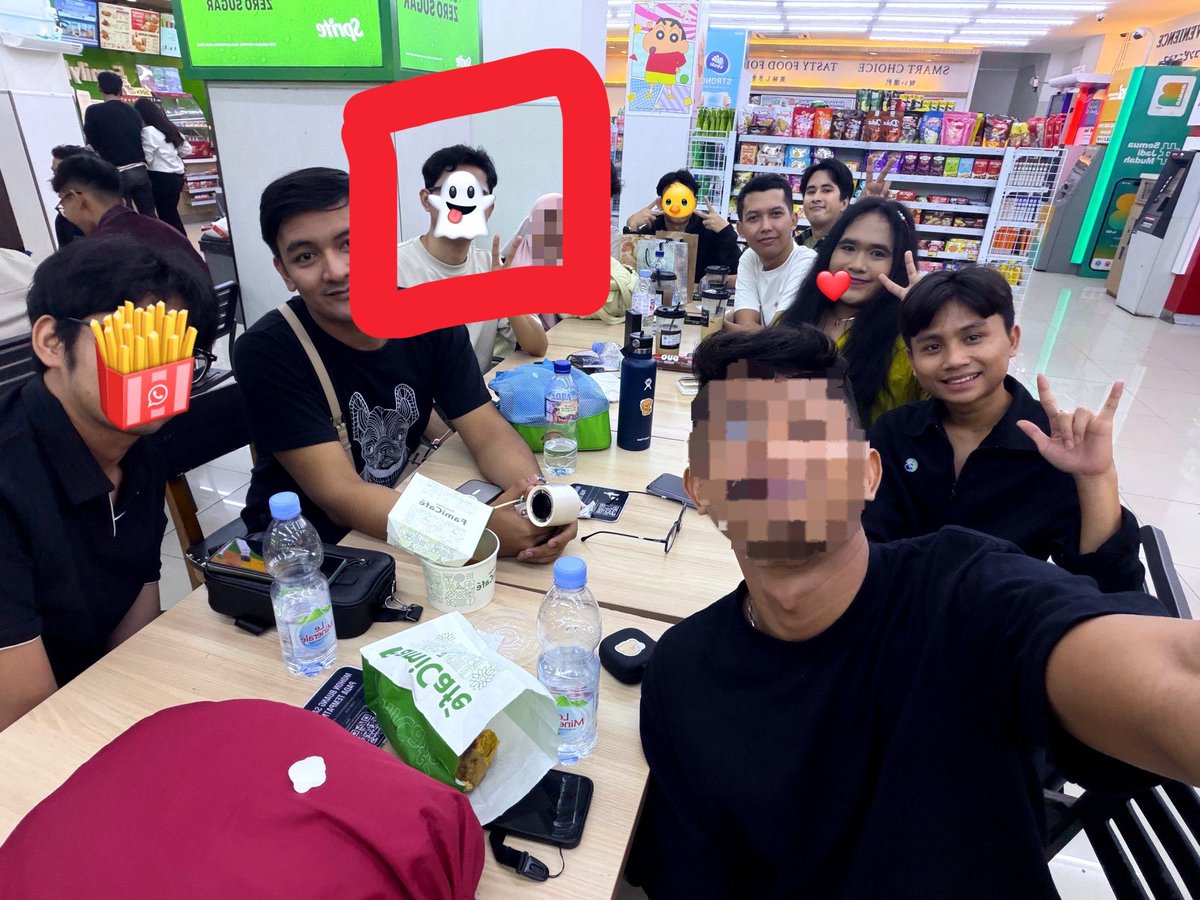 Erlsme's tweet photo. Rest in peace oomf - @Steve_ADF ❤️.
Ngga nyangka banget bakal begini ujungnya.

1st jadi temen ketika aku open space bahasa Inggris,  dan tiba-tiba dia join lalu mutualan, setelah itu kami ngobrol tentang profesi dan kehidupan sambil improve our English skills.

Setelah itu aku ngajak dia, Steve mau ikut main/meet ngga weekend sama temen2?, then finally we met.

Di RL dia aktif bicara, ceria dan ngga ada sama sekali nunjukin kesedihan (emang ya kita gapernah tau dibalik tawa seseorang ada luka yang mendalam), meskipun aku ketemunya ga lama tapi aku bisa menyimpulkan dia orang baik dari vibes yang aku dapet dari dia.

Jujur baca kisah dia dari zaman sekolah, dia termasuk orang yang kuat banget bisa sampe di tahap ini. Sampe bayangin kalo aku jadi dia udah gatau gimana lagi.

 Semalem sampe gabisa tidur pules karena denger berita dia ngga ada.

Apapun yang terjadi, aku mendoakan semoga kepulanganmu diterima dan ditempatkan di tempat yang terbaik. Aamiin.

Innalillahi wa Inna Ilaihi Rooji’uun.
Allahummaghfirlahu Warhamhu Wa’afihi Wa’fu’anhu.