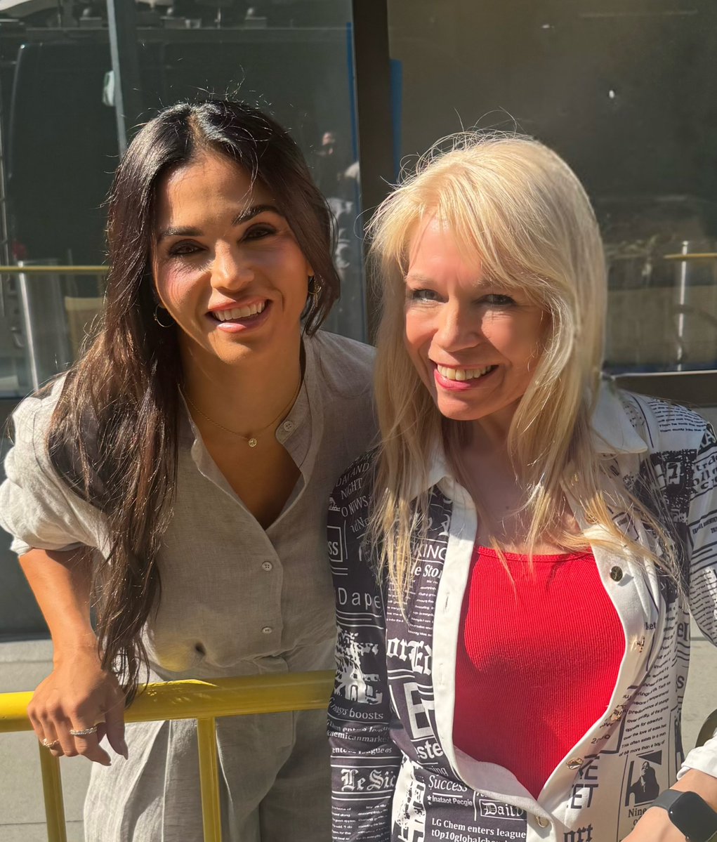 BuseCevdet's tweet photo. Jenna Dewan from The Rookie in New York. https://t.co/EcjpyQ6saE
