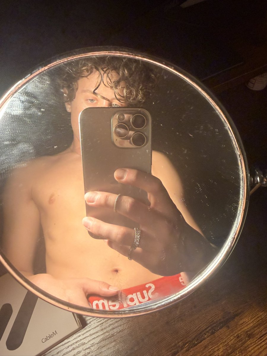 sexyexody's tweet photo. someone clean my mirror for me?🥹

#mlm #gay https://t.co/1Ted6UggiD