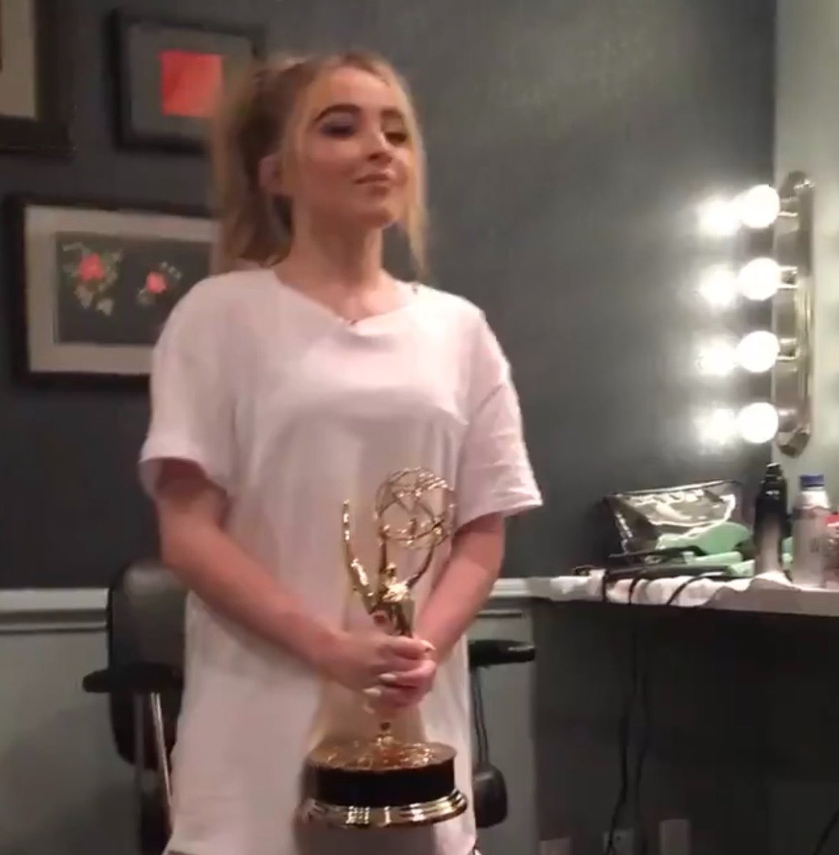 sabpantheress's tweet photo. holding the awards and then then winning them>>>> https://t.co/D4VHvFRPvp