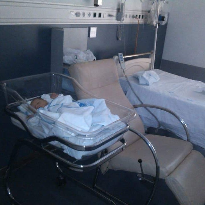 luanlousada's tweet photo. ¡Sus primeros minutos en este maravilloso mundo! 3, 660 kg, 51 cm. 15. 01. 2014 https://t.co/aze2v141W9
