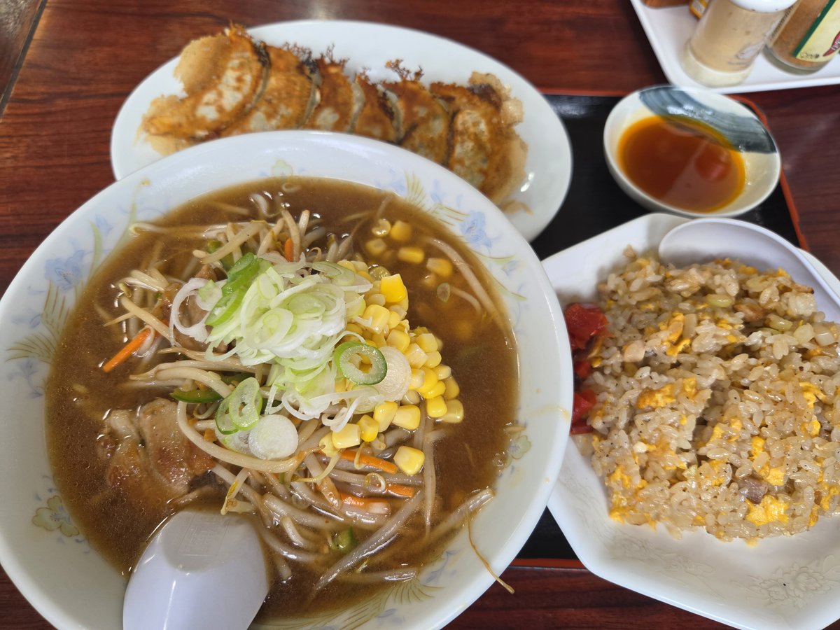 Sagawakyun's tweet photo. 昼飯です https://t.co/GbZWUZJy84