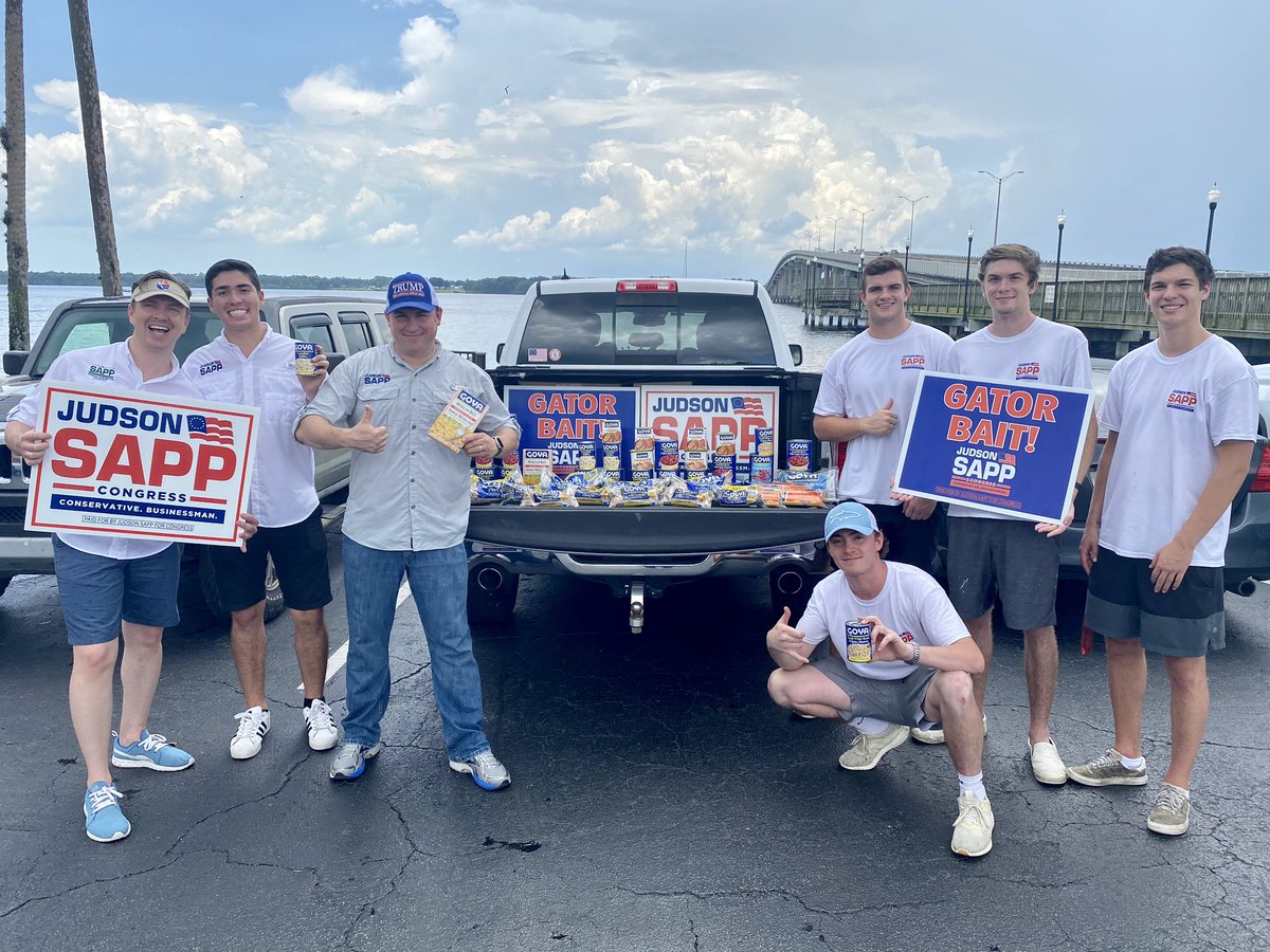 JudsonSapp's tweet photo. Looks like Gator Bait! Is back at @UF #GatorBait https://t.co/f7rddUwjiI