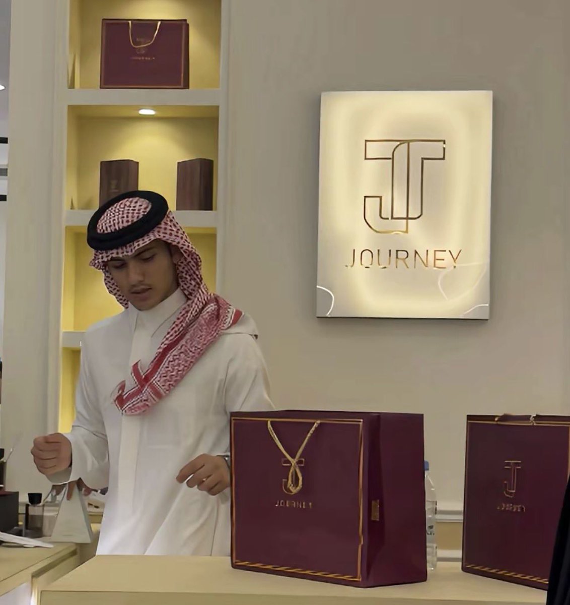 joorye200's tweet photo. - افضل مُسوق 
- مدير جورني
- الجنتل مان
- رجل الاعمال 
-محمد الضحيك❤️ https://t.co/WKcoFew2Vv