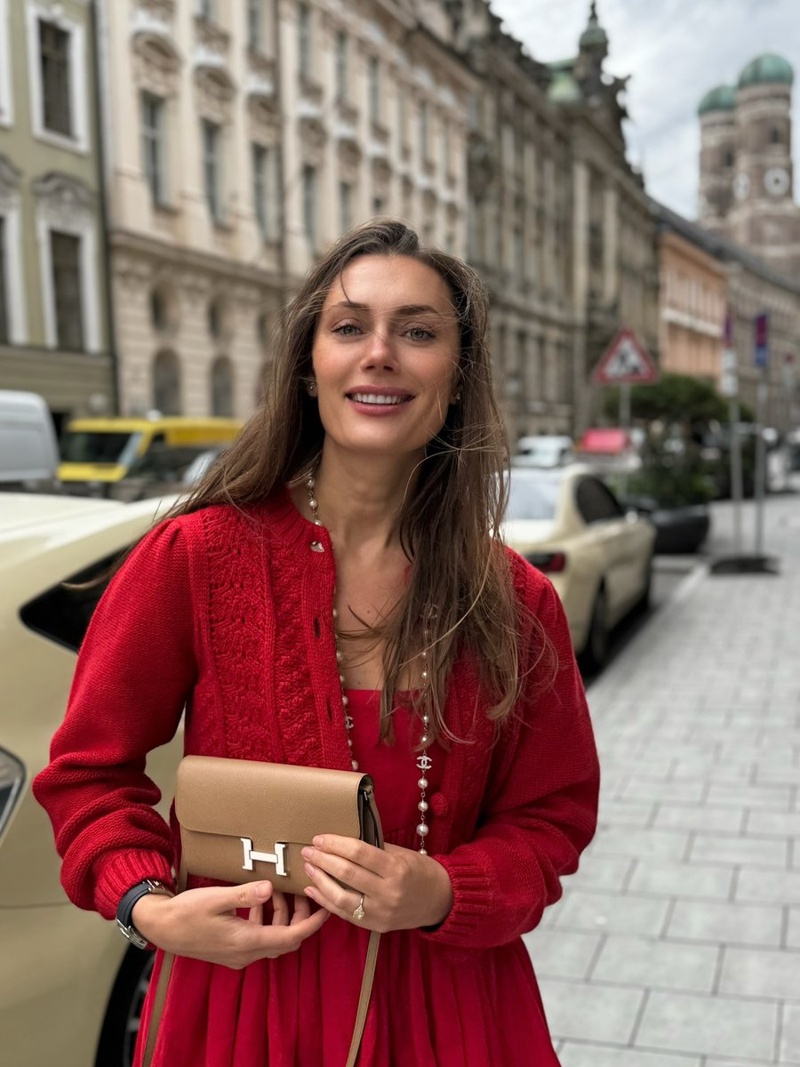 CarraSepdug's tweet photo. Friday mood: fully in weekend mode. https://t.co/XfAQKfrtZl