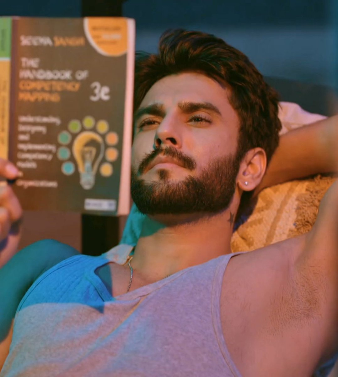 beautyinbroken_'s tweet photo. There is something incredibly attractive about this shot 🔥

On a side note, why is he reading an MBA book in the middle of the night?🤣🤣

#YehFitoorTera #IshhanDhawan https://t.co/wsh8ZXl0Rw