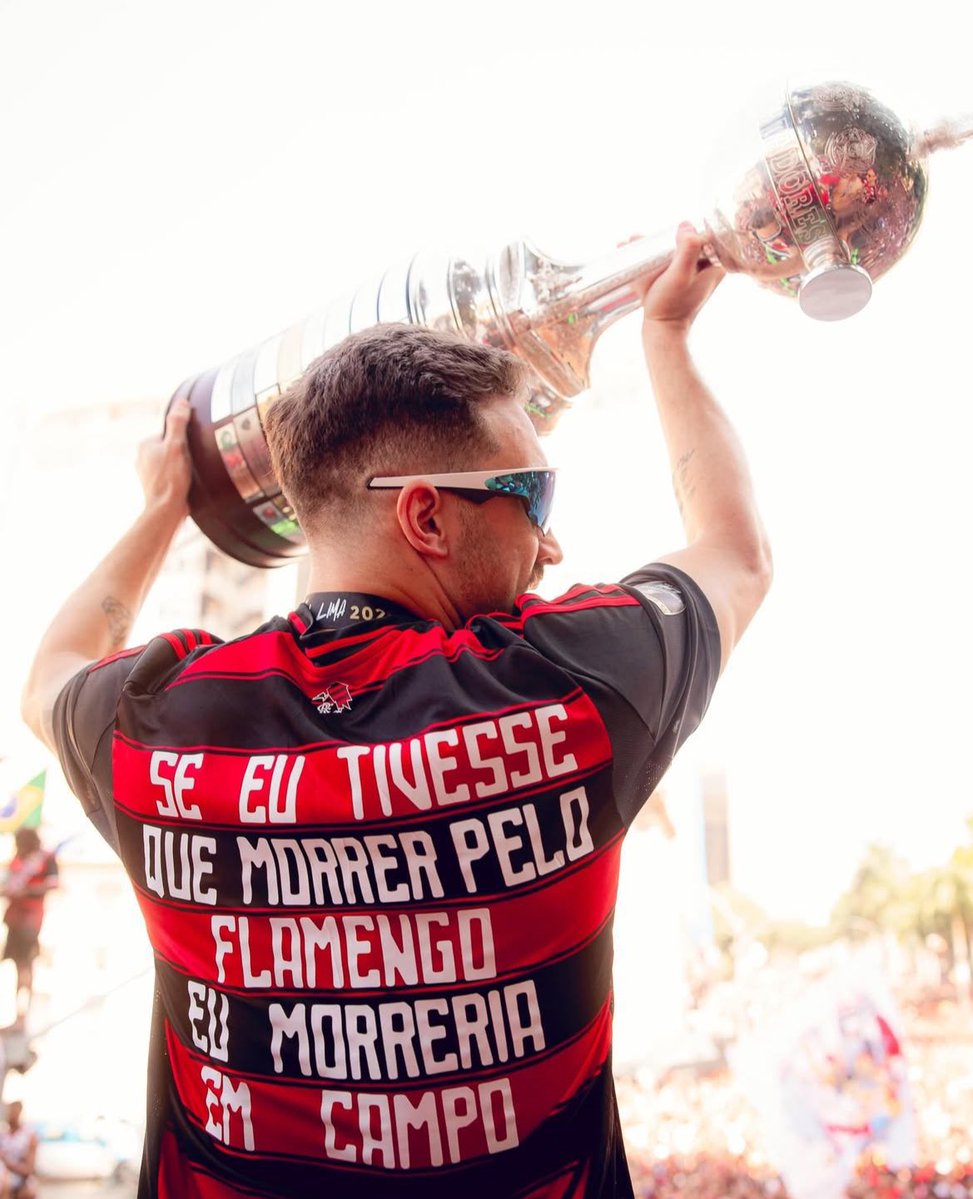 fla_infos's tweet photo. “O ápice da carreira de qualquer jogador do futebol sul-americano é vestir a camisa do Flamengo.”

— Léo Ortiz, zagueiro do Clube de Regatas do Flamengo, no MengoCast.

📸 CRF https://t.co/eGhlz3hbLI