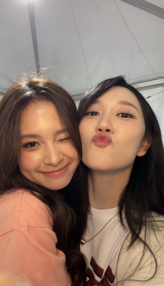 jecimaca's tweet photo. good morning zeesha😽 https://t.co/NXQYn41YKw