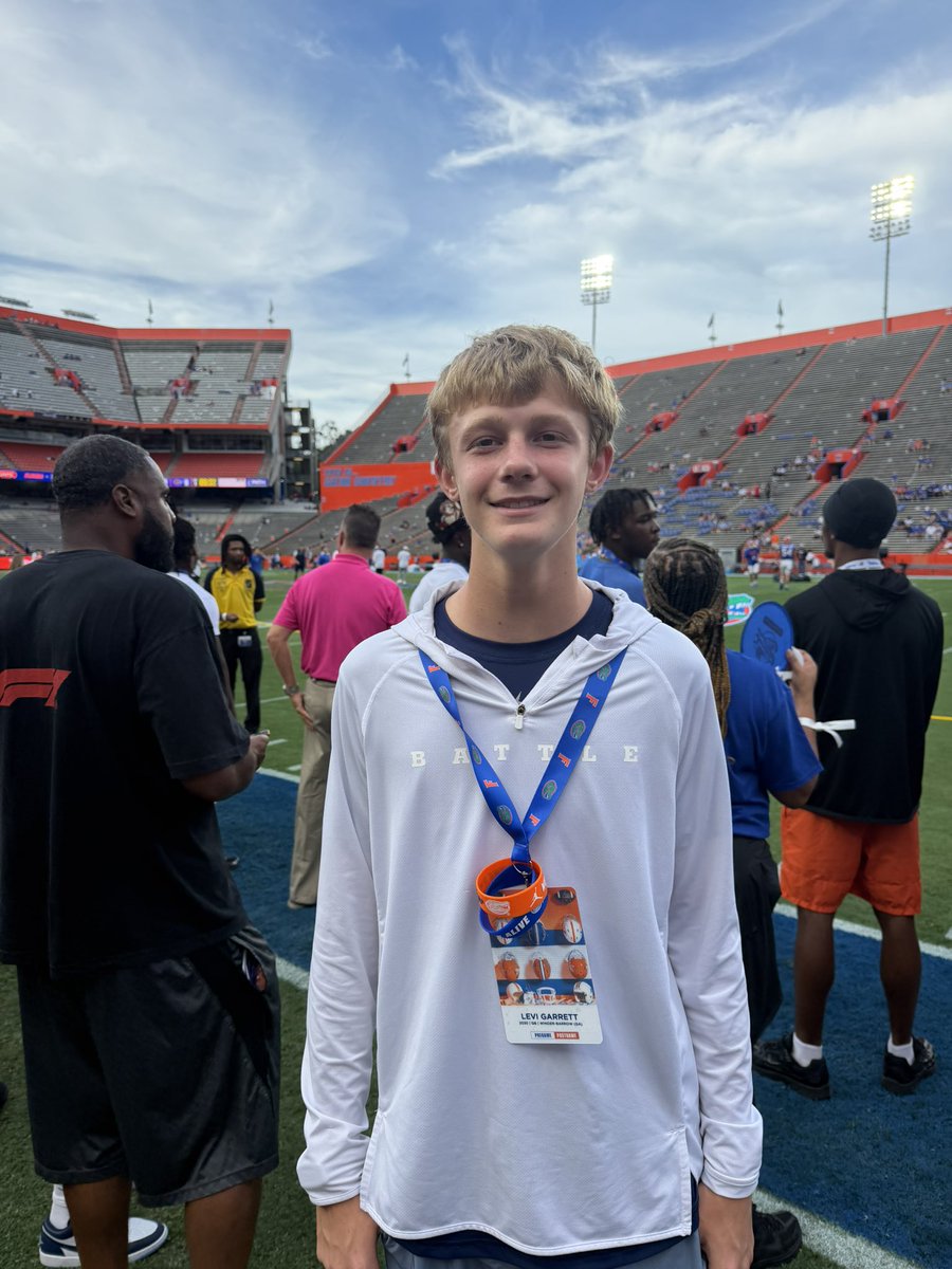 LVGarrett07's tweet photo. Appreciate the visit @GatorsFB and @coachE_55 
2030 QB. @DoggsFootball  @rdgarrett2  @ThrowItDeep https://t.co/Q4yNrelYJR
