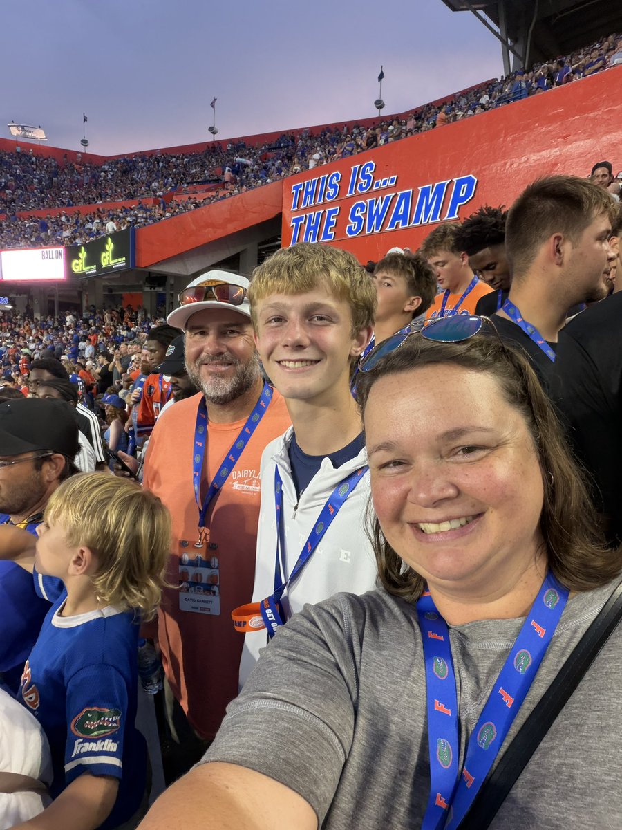 LVGarrett07's tweet photo. Appreciate the visit @GatorsFB and @coachE_55 
2030 QB. @DoggsFootball  @rdgarrett2  @ThrowItDeep https://t.co/Q4yNrelYJR