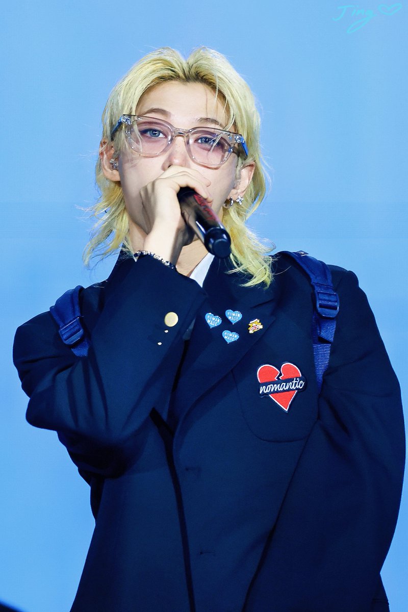 2lixnho's tweet photo. 투명뿔테.. https://t.co/21qfpX3PQg
