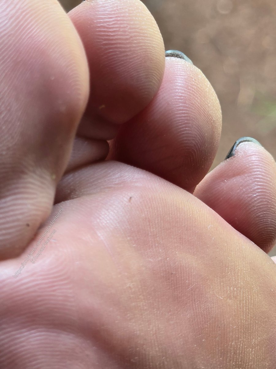 ToepazFeetures's tweet photo. "Micros, almost indistinguishable from lint. Am I right?"

Sizetwitter giantess macro foot soles https://t.co/RWoQ649jQ0