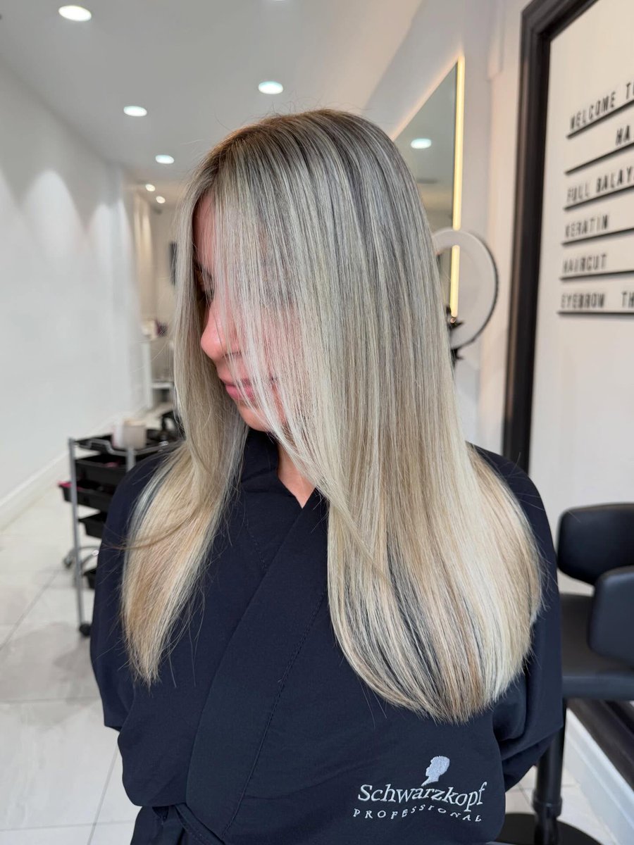 LeandrinHo_69's tweet photo. Blonde highlights softly blend grey hair for a brighter, more natural look. Low maintenance and beautifully seamless. Book now! https://t.co/8NoymqAzX5