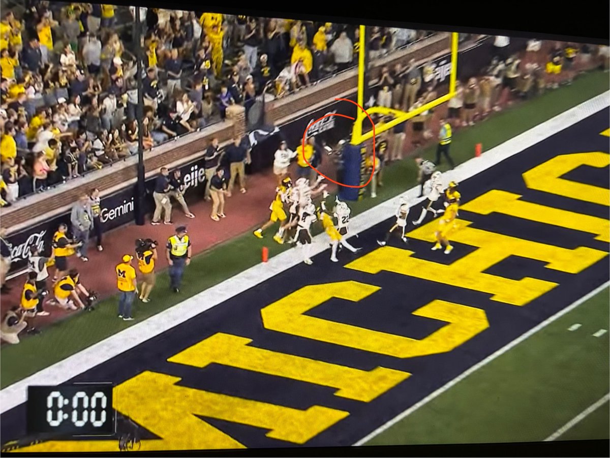 OhioState_SBS's tweet photo. Where did the refs find the second to put back on the clock?

Ball clearly in the air at 0:00 https://t.co/iJ4w7dNKWZ