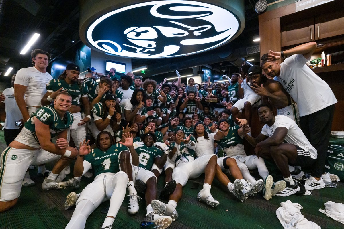 CSUFootball's tweet photo. TEAM WIN 🔥🏆 https://t.co/1juzc25kLU