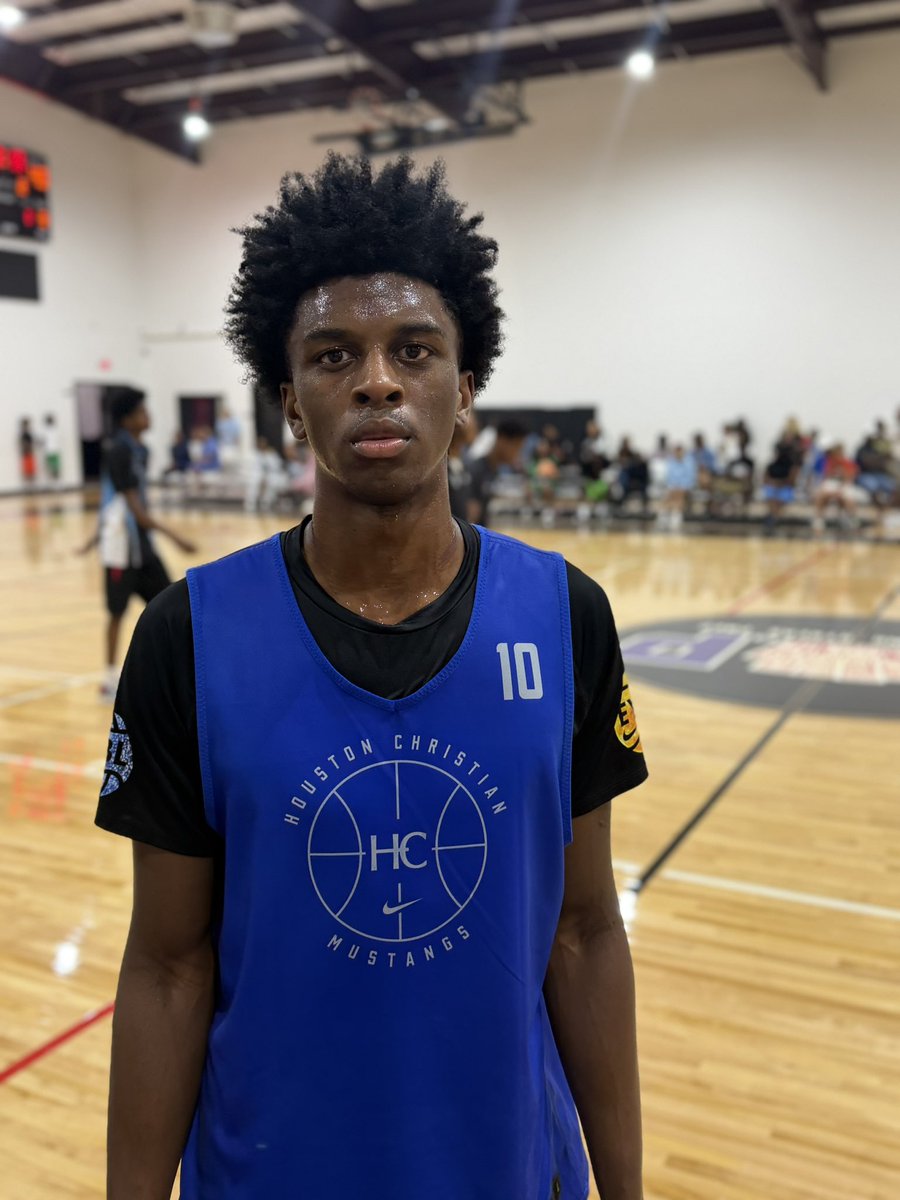 bigsloan32's tweet photo. Seniors @landoveal & @JosiahMcgowen4 led Houston Christian vs New Wave Academy. Scoring 16 & 14 points respectfully. @ExposureOtr #HoustonFallShootout https://t.co/HaljJq1fcN