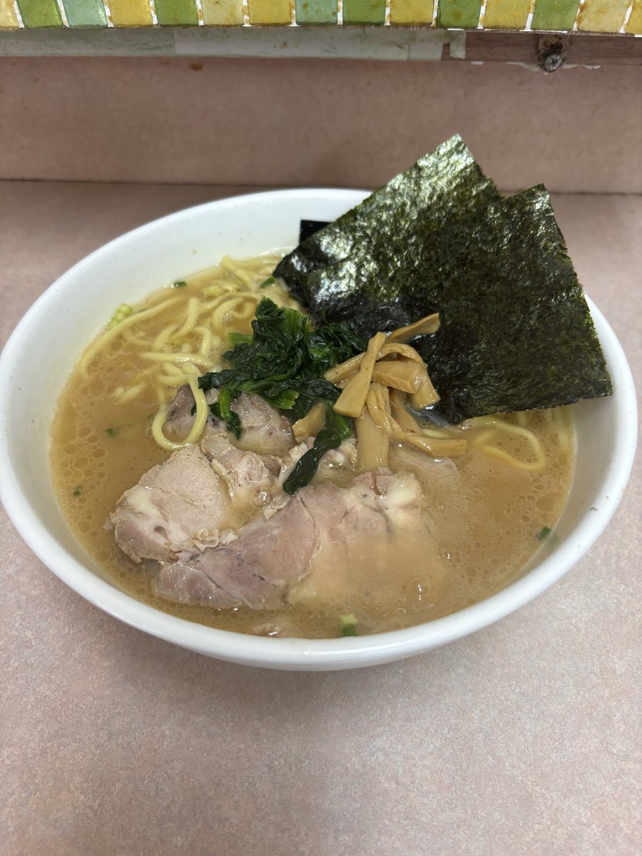 0314_22's tweet photo. 9/5二杯目横浜ラーメンあばん上尾西口駅前店ｻﾝ直近で2019/3/31に食し以来(7年と158日ぶり)最初の訪問はラーメンマップ埼玉9の時市民体育館前の時でした修行先味濱家ｻﾝと相違無き印象でした今は相当のﾌﾞﾗｯｼｭｱｯﾌﾟされてかなりｸﾗｯｼｯｸ ん゛~ﾃﾞﾘｼｬｽ😋‼️

https://t.co/O46Ewa51vc https://t.co/YqUavZcjUh