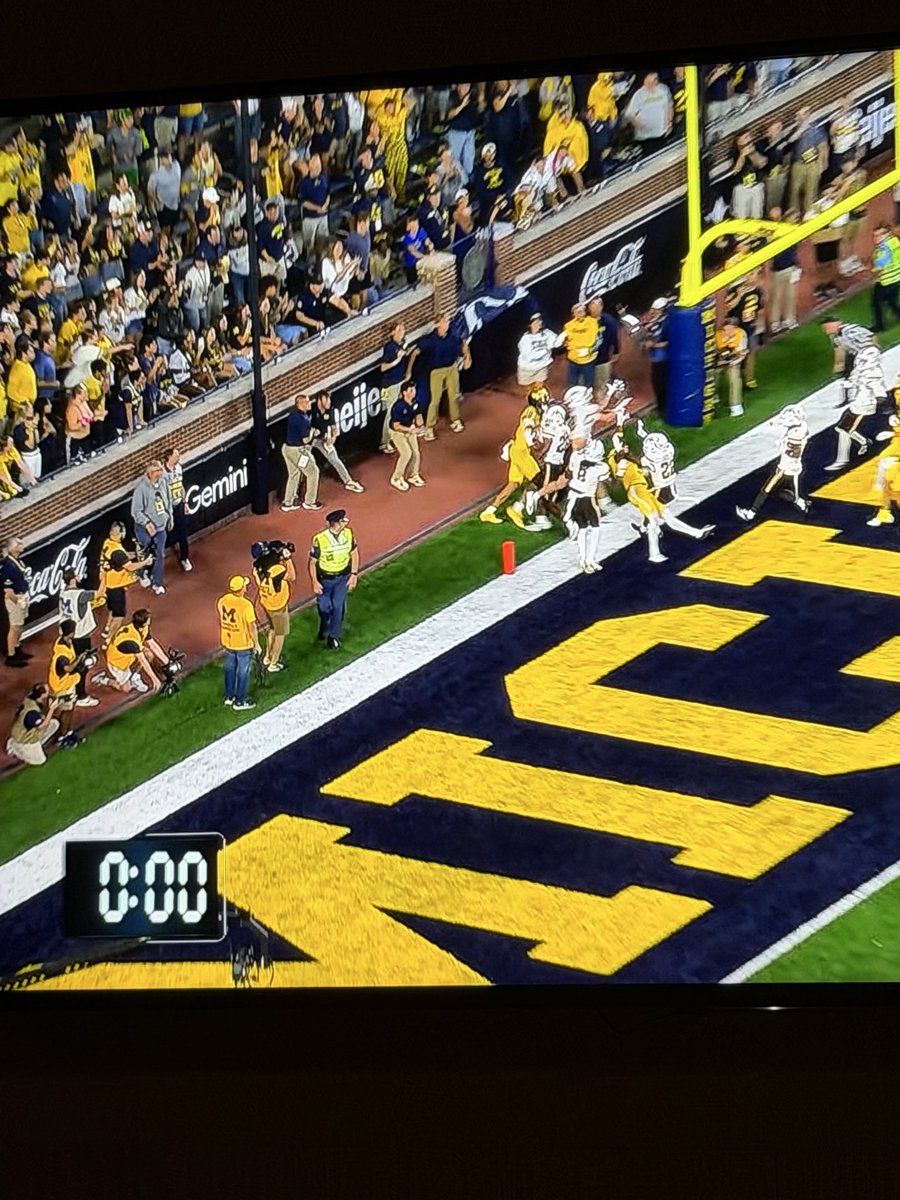dantheiuman's tweet photo. Cheated. https://t.co/glw8YGxKYe
