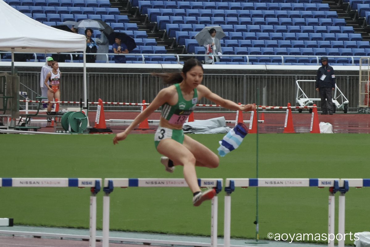aosupo_rikujyo's tweet photo. #日本インカレ
女子 #400mH 予選
2組
3着 #横山涼葉 1:01.25 Q
4組
6着 #竹内めい 1:05.30
横山が準決勝進出を決めました🔥
竹内も最後まで懸命な走りを見せました✨
#青学 #青山学院大学 #青学陸上 #青学短距離 #青翔邁進 #青山スポーツ https://t.co/bh701aOsgr