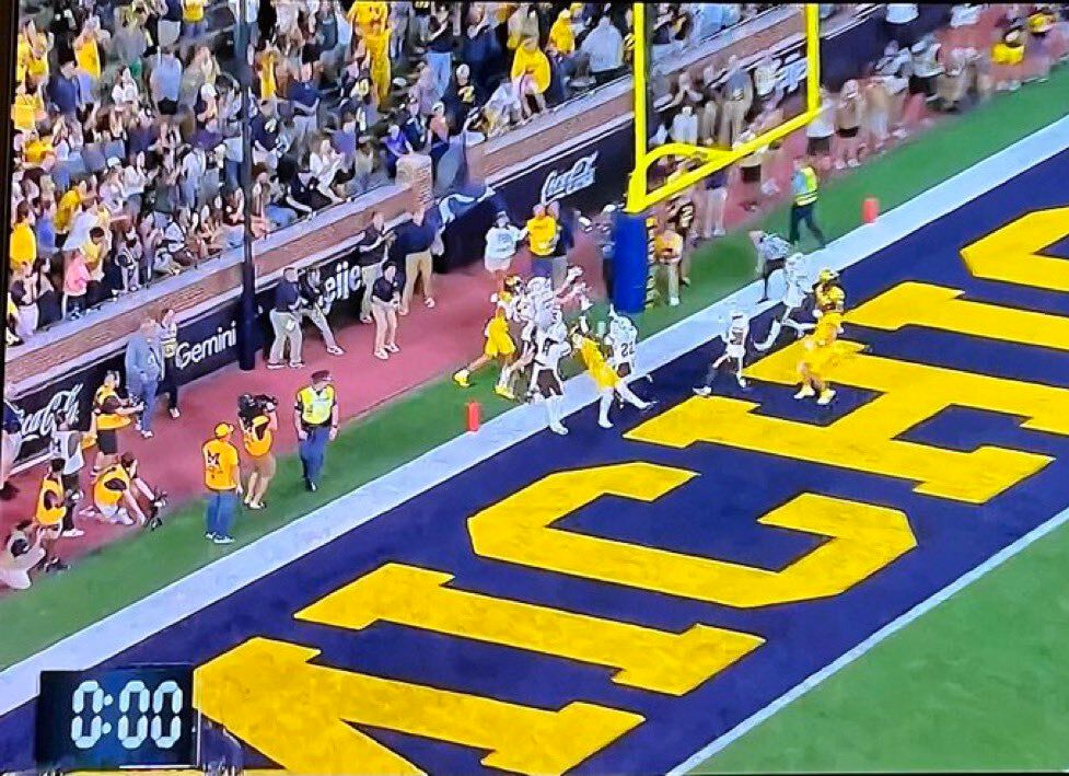 11W's tweet photo. 🤨 https://t.co/Xza3QRa1EN