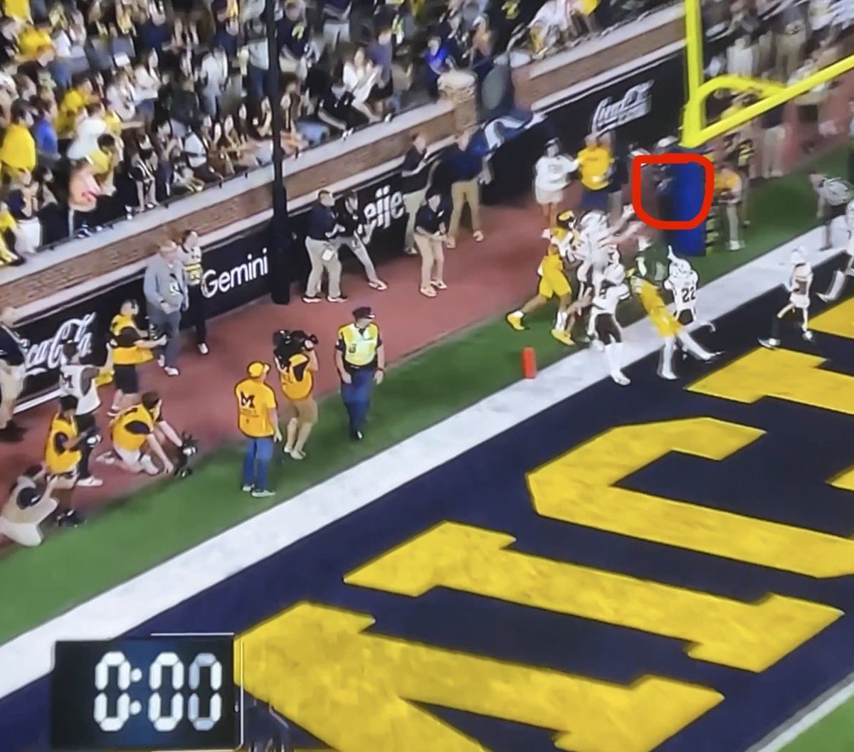 LeanderMD's tweet photo. @NCAA @UMichFootball @WMU_Football @espn @bigten 
@MACSports 
Biggest rig job in college football history. https://t.co/aTUjP3oAEk