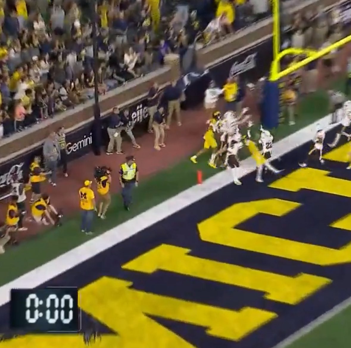 CFBKings's tweet photo. The official game clock is at 0.

The ball is still in the air.

Absolutely sickening.

Michigan has a loss to Western Michigan, Western Michigan has a Top 20 victory. https://t.co/lpTmiyl8Xk