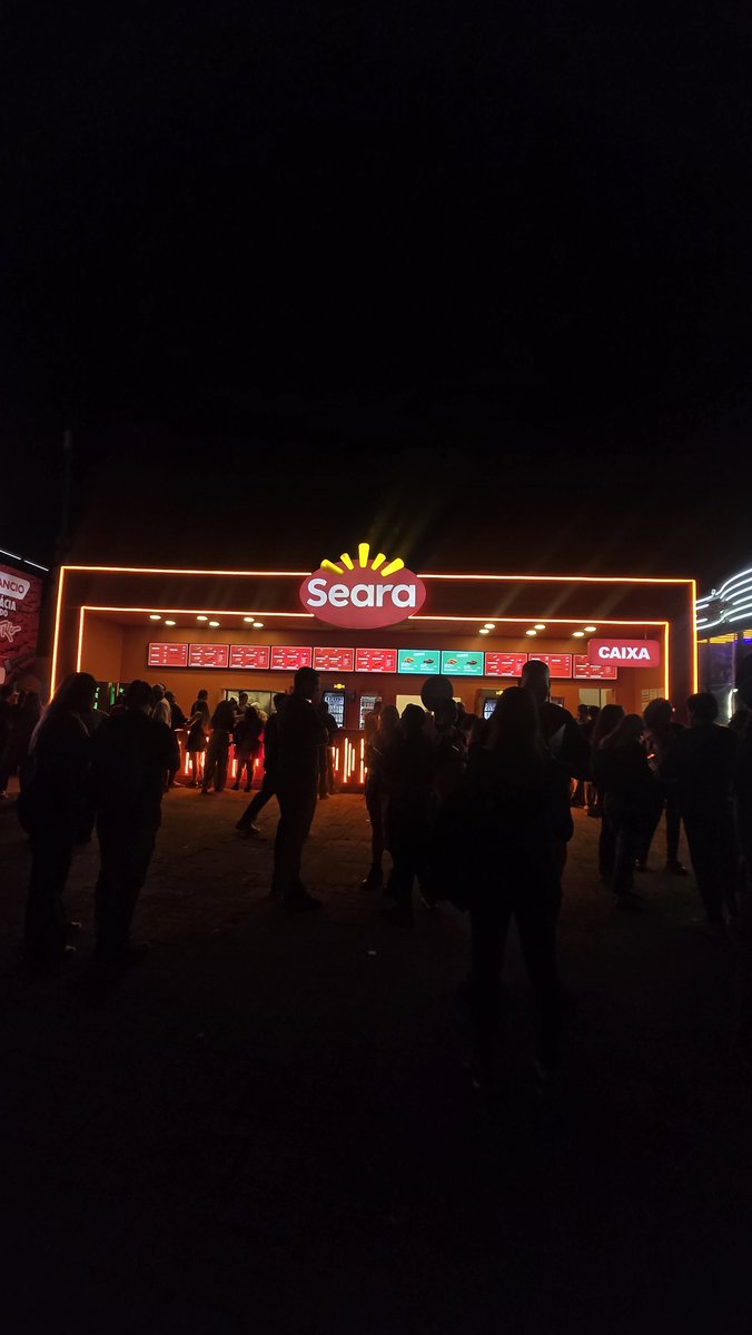 wAnnabeAnna_'s tweet photo. @seara_brasil eu ja tenho ingresso, mas LEVA A @veronicamonsors E A  @Bigduda27 PRA VER O SHOW COMIGO SEEE!!! eu e minhas bests queremos mt viver esse momento com @seara_brasil no Rock in Rio 🧡🧡🧡 https://t.co/iQp7FNeJzZ