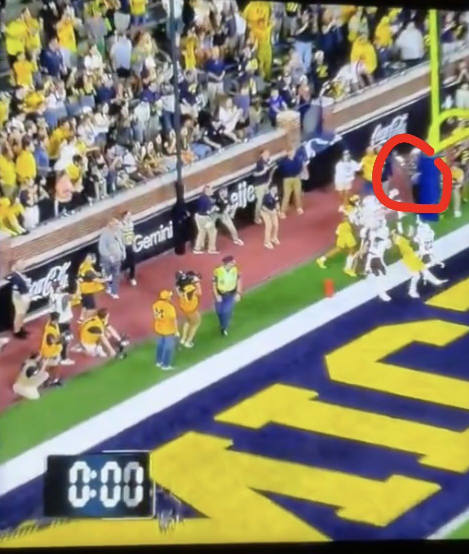 EckCaleb's tweet photo. Absolute horse shit. @WMU_Football just got screwed by refs. Michigan needs another investigation ASAP. Do better @NCAA. Clear as fucking day that ball is still up with 0’s on the board. #collegefootball https://t.co/8tR07XmFMK