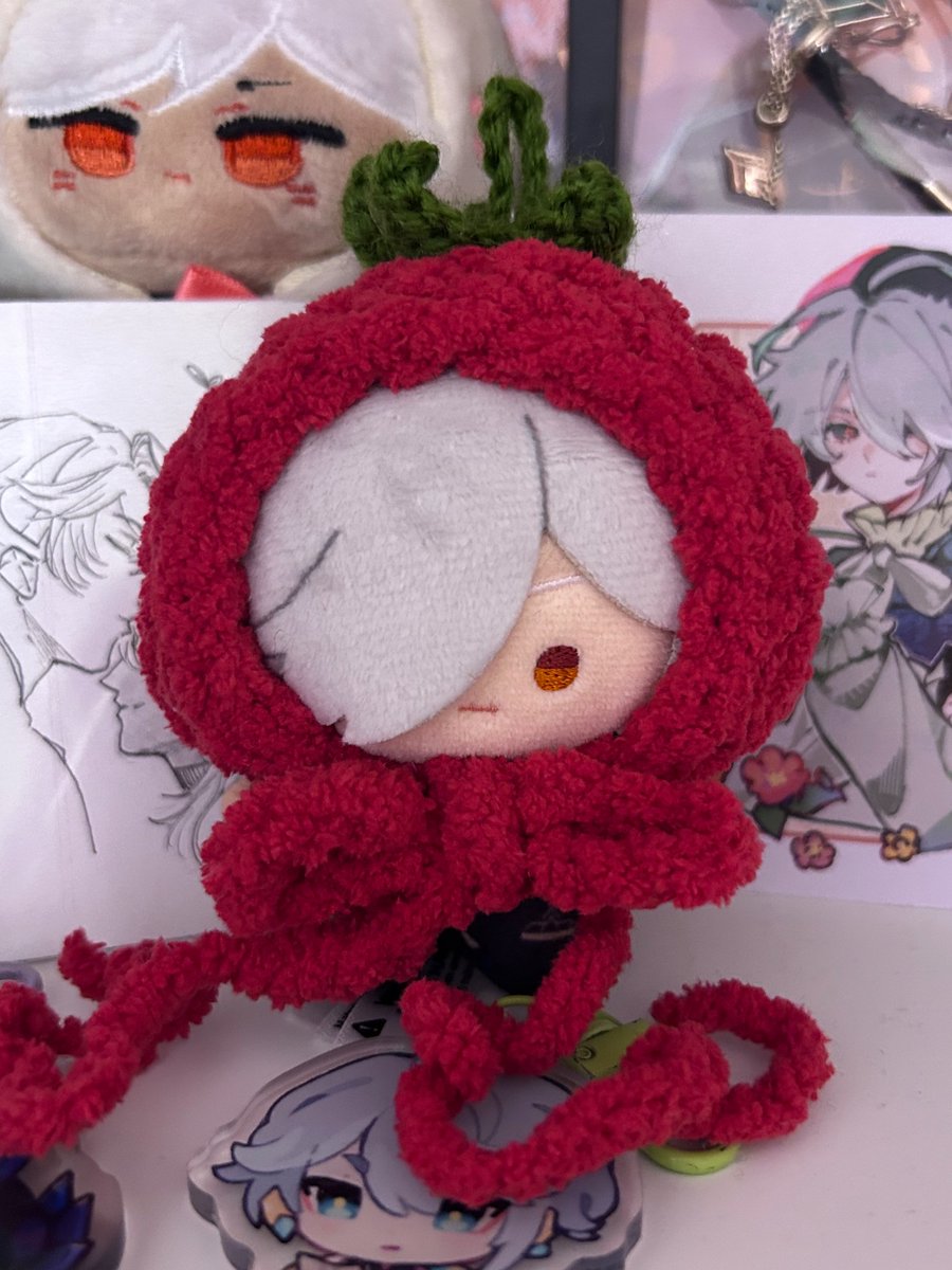 starlairrr's tweet photo. Im not very good at crochet but i tried!! Tomato cyno.. 🍅 https://t.co/aHyI2CSCoA