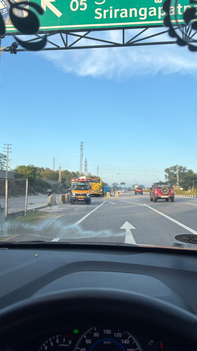 B02716155B's tweet photo. Date 5 sep morning @7am

At srirangapattana exit 

From Bangalore to Mysore route
 Dangerous entery to the highway without paying toll

 Is this  still allowed to kill the people on road?
@mepratap @NHAI_Official @nitin_gadkari #mysore #blrmysr #NHAI https://t.co/aOSAZmsY6V