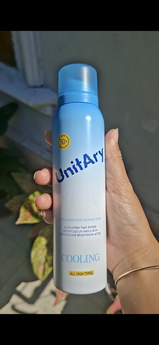 Firaa1503's tweet photo. Panas-panas 🔥🌞 Rekomendasi Sunscreen spray sat set reapply kapan aja ada sensasi dinginnya juga https://t.co/D6YDUSF8Fi